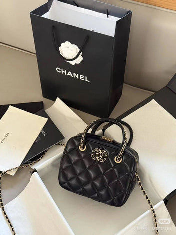Chanel Ladies Handbag – Iconic Luxury Redefined & Two Color