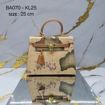 Hermès Handbag – The Ultimate Symbol of Luxury & Three Color