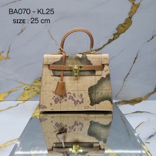 Hermès Handbag – The Ultimate Symbol of Luxury & Three Color