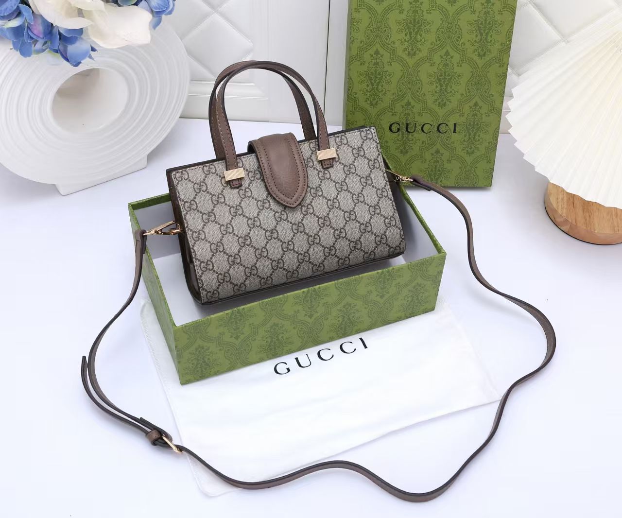 Gucci high quality bag with box